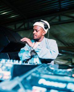 Kabza De Small & DJ Maphorisa Ft. Kelvin Momo - Friday
